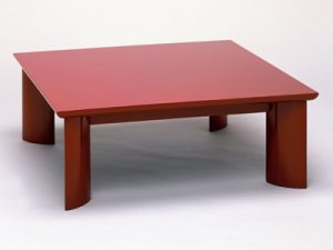 朱呂色テーブル